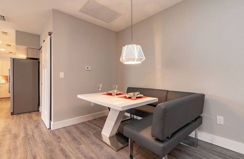 Caloosahatchee Apartment | Modern Downtown Loft, Walk to Restaurants & Nightlife