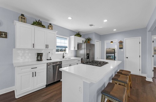 Galveston House | Modern Duplex, Sleeps 10, Dog Friendly + Fenced Yard, Full Kitchen & Kitchenette