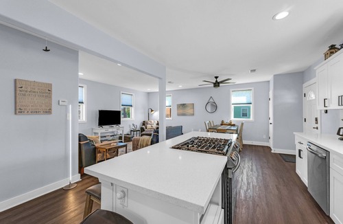 Galveston House | Modern Duplex, Sleeps 10, Dog Friendly + Fenced Yard, Full Kitchen & Kitchenette
