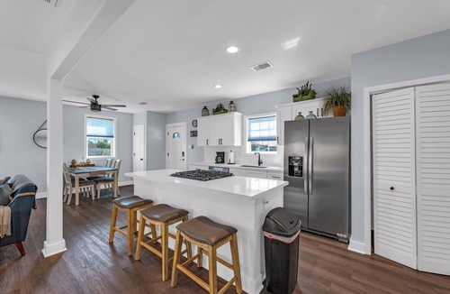 Galveston House | Modern Duplex, Sleeps 10, Dog Friendly + Fenced Yard, Full Kitchen & Kitchenette