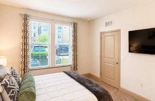 Baymeadows Apartment | Modern Elegance in the Heart of Southside