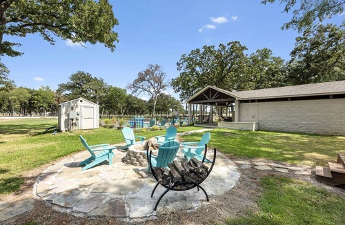 Waller House | Modern Farmhouse Cargo Home Retreat with Pool & Goats near Houston in Hempstead, Texas