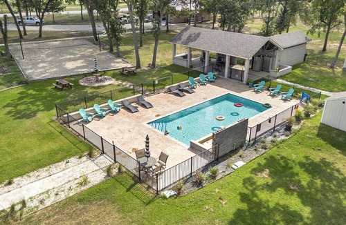 Waller House | Modern Farmhouse Cargo Home Retreat with Pool & Goats near Houston in Hempstead, Texas