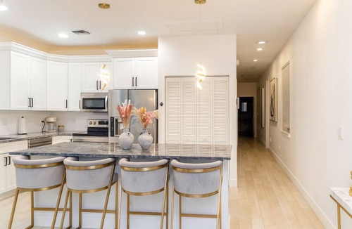 Lake Worth House | Modern glam themed rooms Private pool Downtown