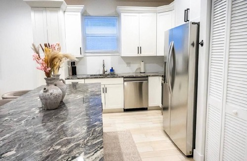 Lake Worth House | Modern glam themed rooms Private pool Downtown