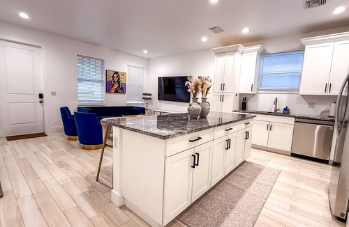 Lake Worth House | Modern glam themed rooms Private pool Downtown
