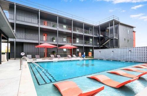 New Braunfels House | Modern Hill Country Condo for 4 with Resort Perks