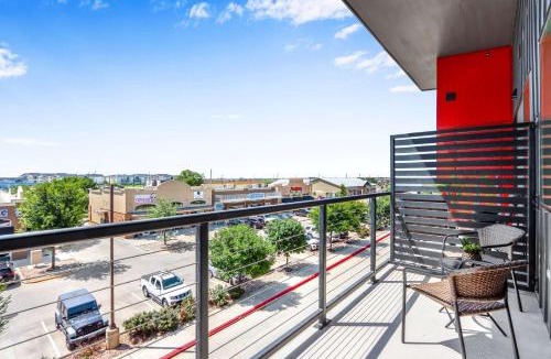 New Braunfels House | Modern Hill Country Condo for 4 with Resort Perks