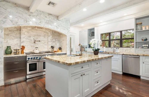 West Palm Beach House | Modern home w/pool, game room & patio