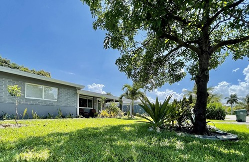Oakland Park House | Modern Home with 2 Bedroom 2 Bath.