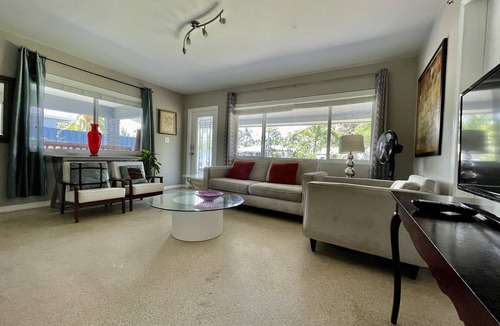 Oakland Park House | Modern Home with 2 Bedroom 2 Bath.