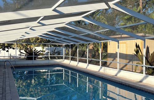 Lake Bentley House | Modern house with pool near Downtown