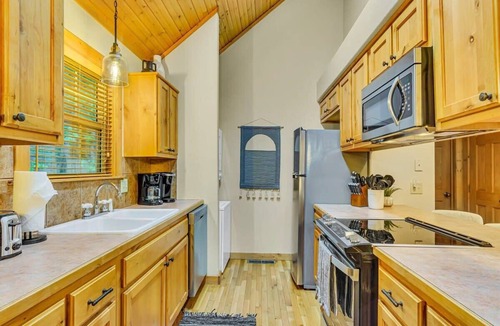 Branson West Cabin | Modern Lodge, 3 Miles from Silver Dollar City!