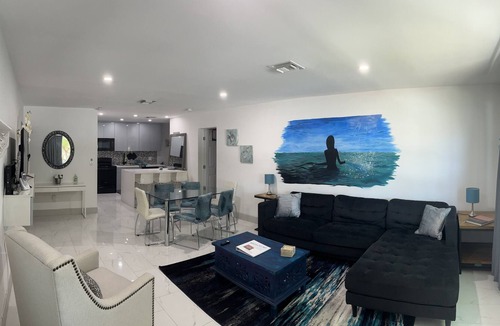 Highland Garden House | Modern Lux 4BedRm Villa by Beaches