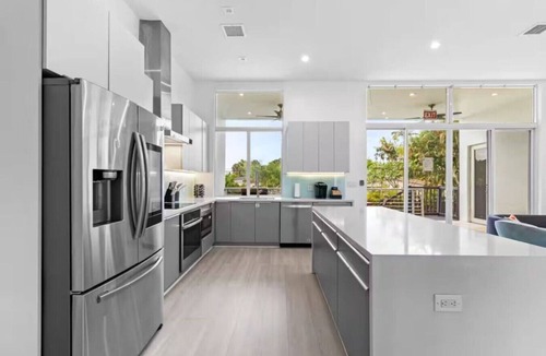 Edgewood House | Modern Luxe 2021Built Heated Pool/Jacuzzi/Gameroom