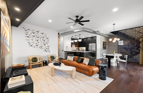 Hyde Park House | Modern & Luxurious Hyde Park Home, Steps to Hyde Park Village | The Strata Barn