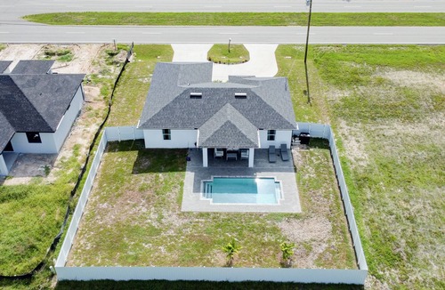 Mariner House | Modern Luxury 3 Bed/2 Bath Home With Pool and Fenced Yard