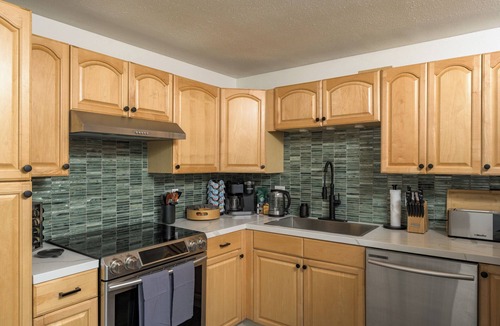 Denver House | Modern, Luxury, Centrally-Located Home with Hot Tub, Sauna, Gym. Pet-Friendly.