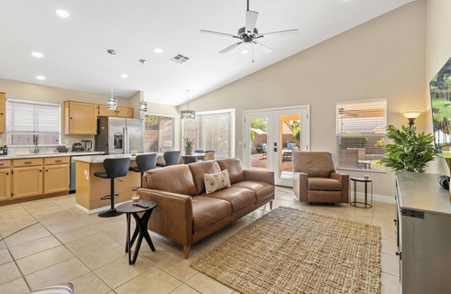 Avondale House | Modern Luxury Escape in Avondale Near Stadium & Dining 4 BR Retreat Sleeps 8