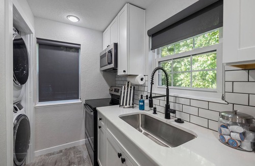 Branson Condo | Modern Luxury Hideaway Haven Dog Friendly