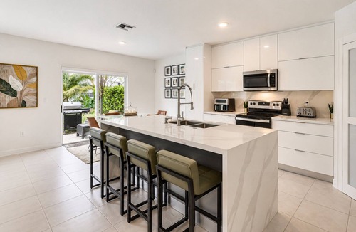 Miami Gardens House | Modern Miami Home - Sleeps 12 - Near Hard Rock