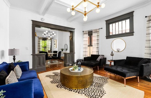 Midtown Apartment | Modern Midtown Getaway - Luxury Chic Unit ✧