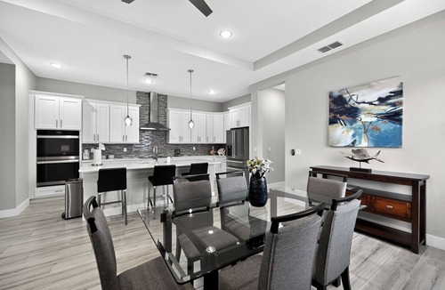 Naples Park House | Modern Naples Park Luxurious pool spa Home 5 Min to Beach