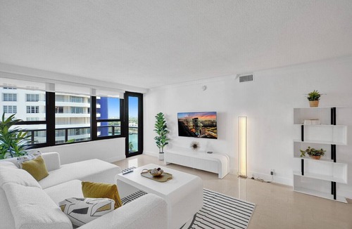 Mid Beach Apartment | Modern Ocean Escape | Stylish 2BR Condo with Resort Amenities, Pools, Sauna & Gym 1417