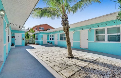 North Beach Apartment | Modern Ocean-side studio, 1BR/1bath, Hollywood, Free Parking + BBQ!