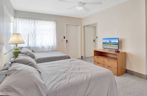 North Beach Apartment | Modern Ocean-side studio, 1BR/1bath, Hollywood, Free Parking + BBQ!