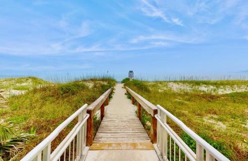 Jacksonville Beach House | Modern oceanfront condo with outdoor pool, balcony, & washer/dryer