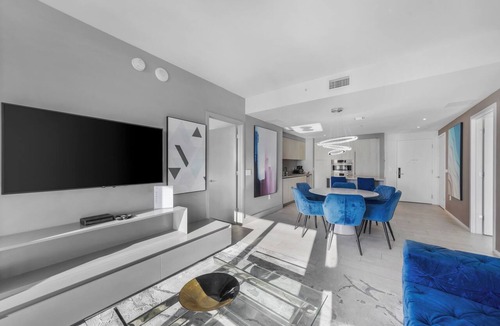 Hollywood South Central Beach Condo | ★ Modern Panoramic Escape With Views, NO RESORT&PARKING FEE. CHECK DETAILS
