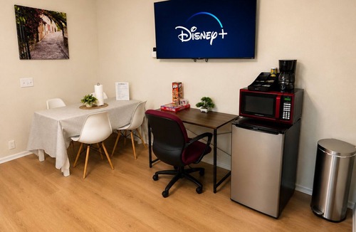 San Antonio House | Modern & Private Apt near SeaWorld, Lackland AFB & Downtown.