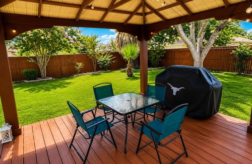 San Antonio House | Modern & Private Apt near SeaWorld, Lackland AFB & Downtown.