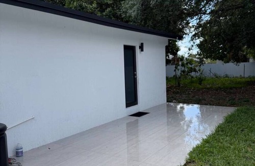 Liberty City House | Modern Private Room Near Wynwood & SouthBeach