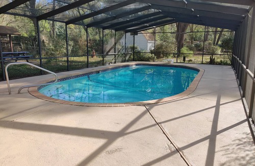 Newberry House | Modern Ranch pool house- close to it all.
