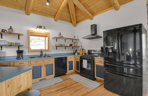 Cripple Creek House | Modern Retreat | Great Views + Wood Fireplace