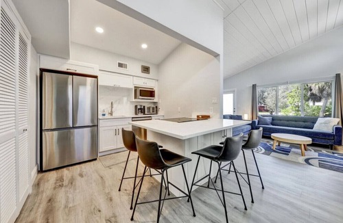 Poinsettia Heights House | Modern Retreat w/Lush Backyard - Fort Lauderdale