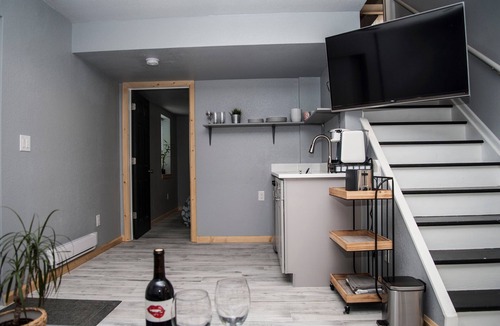 Roxborough House | Modern, Secluded separate entrance getaway in Roxborough