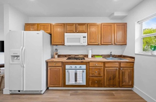 Sailboat Bend Apartment | Modern Stay Condo- 2 bed 1 bath Near Riverwalk