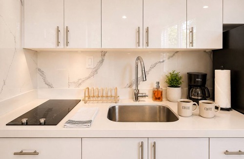 Royal Poinciana House | Modern Studio Escape - Parking Included