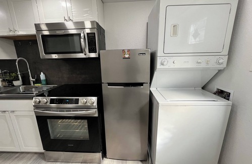 Sylvan Hills Apartment | Modern Studio in Atlanta - 12 Min to Downtown, Parking, A/C, Washer/Dryer!