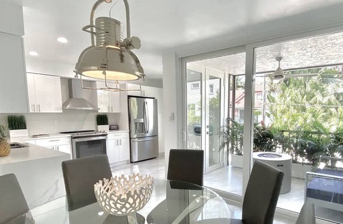 Old Naples House | Modern Townhome Downtown - Walk to Beach, 5th Ave, Marina, Tennis and Parks