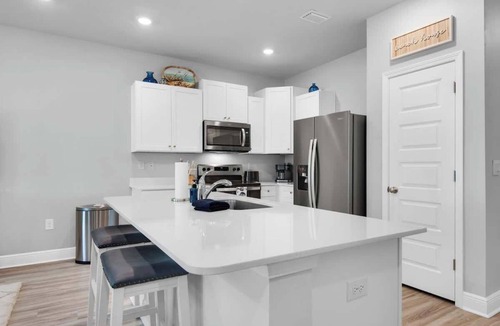 Gulf Breeze Condo | Modern Townhome Near Beaches, Zoo