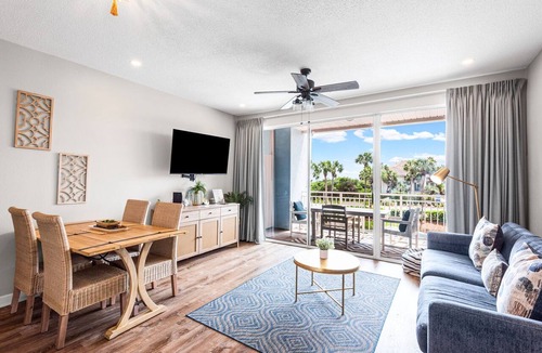 Gulf Place Condo | Modern Updates, 1 Minute to the Beach! + Free Attraction Tickets!