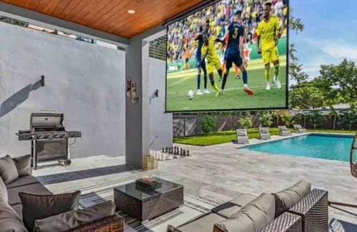 Southwest Coconut Grove House | Modern Villa w/ Salt Water Pool & Resort Amenities