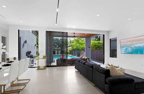 Southwest Coconut Grove House | Modern Villa w/ Salt Water Pool & Resort Amenities