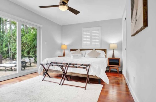 Poinsettia Heights House | Modern Villa w/Heated Pool+Outdoor Amenities+WFH