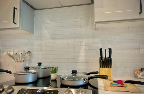 Sherman Apartment | Modern WorkerFriendly Home with Gym A Location
