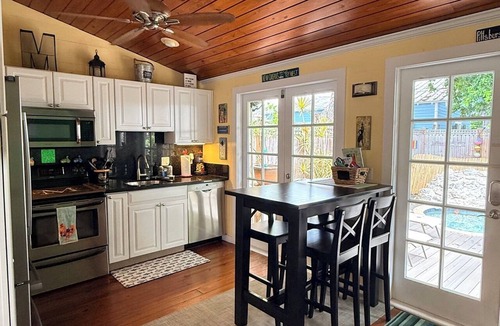 Historic Seaport House | Mojitoville: 3 bedroom pet-friendly, Old Town, Private Pool, Historic Seaport